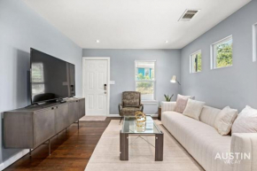Gorgeous East Central Austin 2BD Close to Downtown
